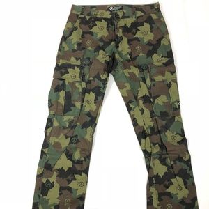 Men’s LRG camo pants